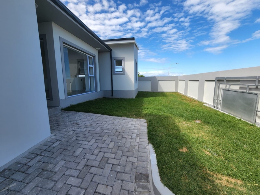 To Let 3 Bedroom Property for Rent in Aston Bay Eastern Cape